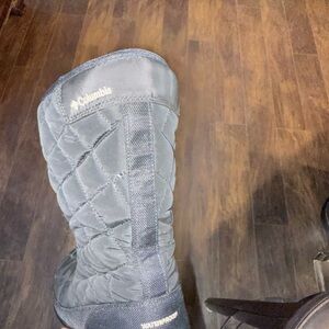 Columbia Black and Gray Quilted Boots
